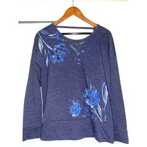 Super cute Maurices sweater shirt with flowers on it perfect for fall or winter.
